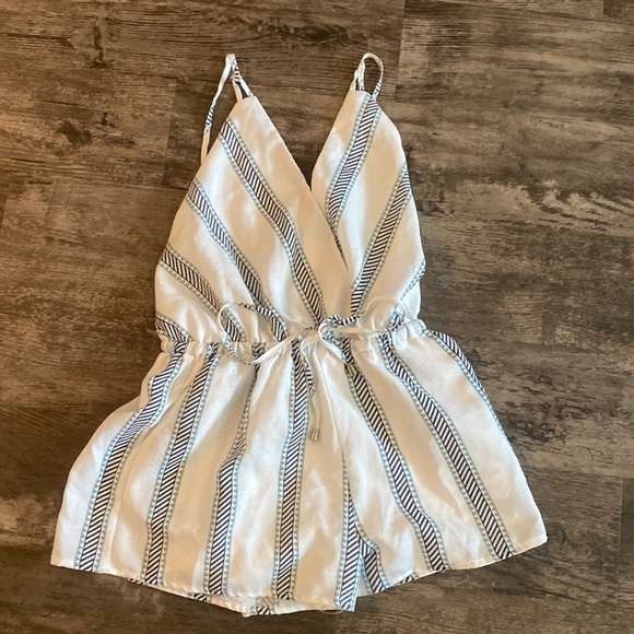 Summertime romper with low back & pockets - Picture 1 of 6